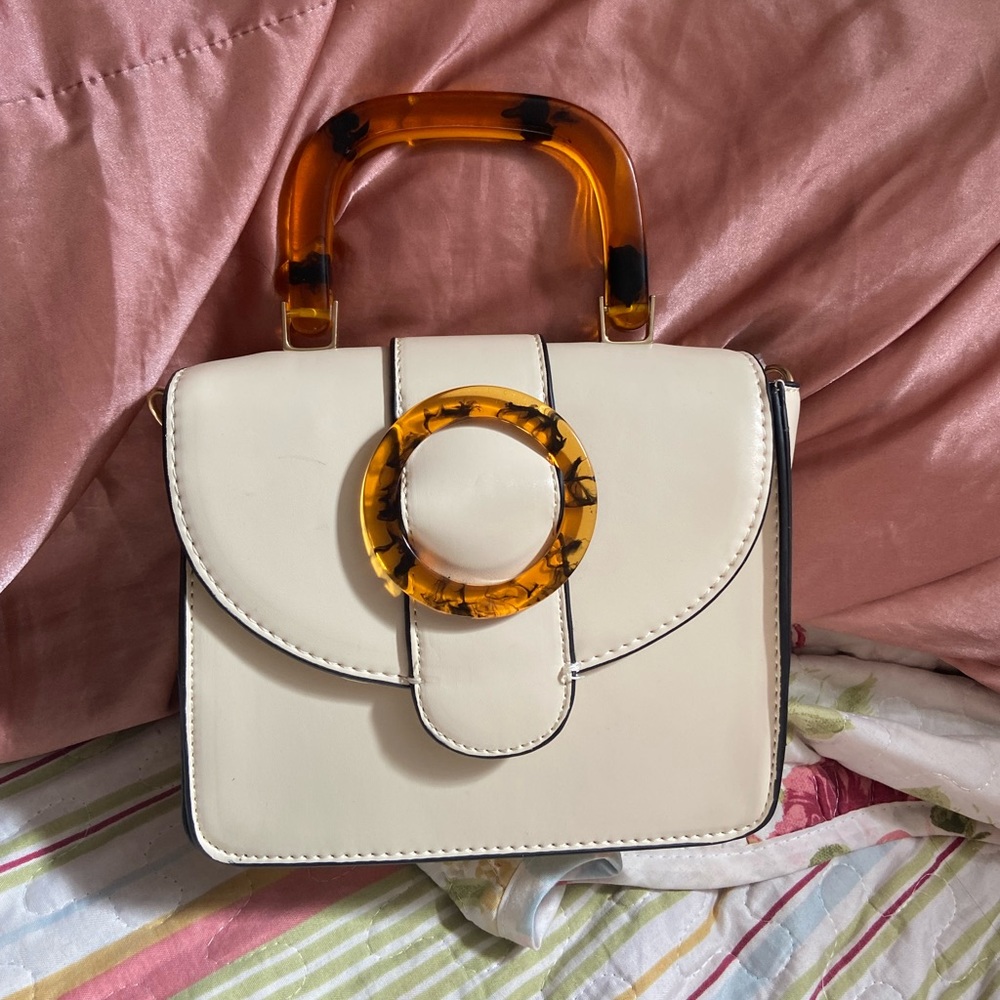 White with tortoise handle purse